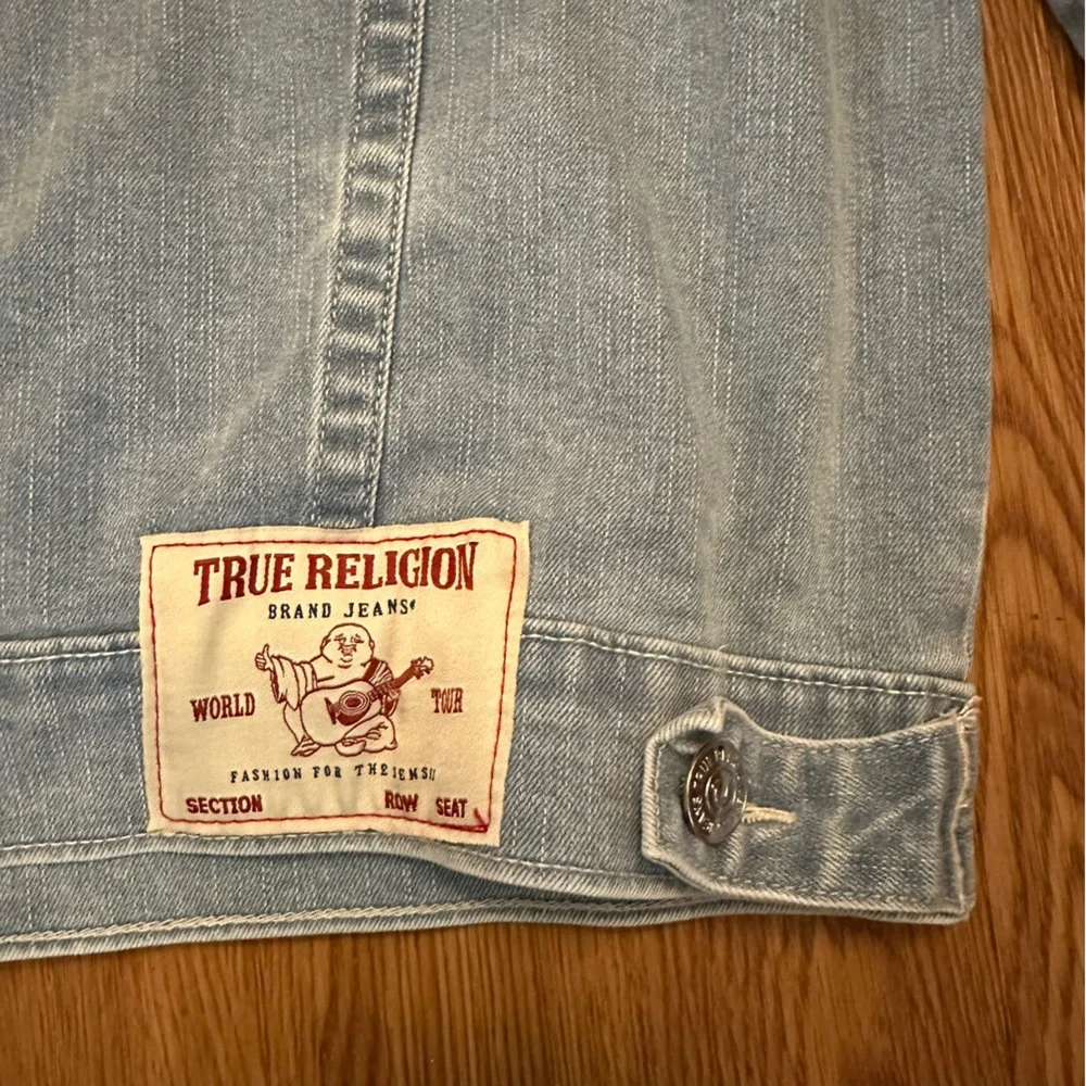 True Religion Jimmy SN Trucker Jacket Light Showers‎ Blue Fade Mens Medium NWT